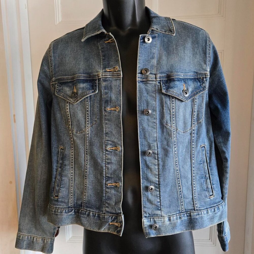 Daily Ritual Women’s Blue Denim Jacket Size M Button Front Pockets Collared